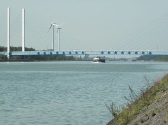 De tuikabelbrug over het Albertkanaal in Hasselt