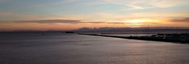 De ingang van de haven met Fort Brescou