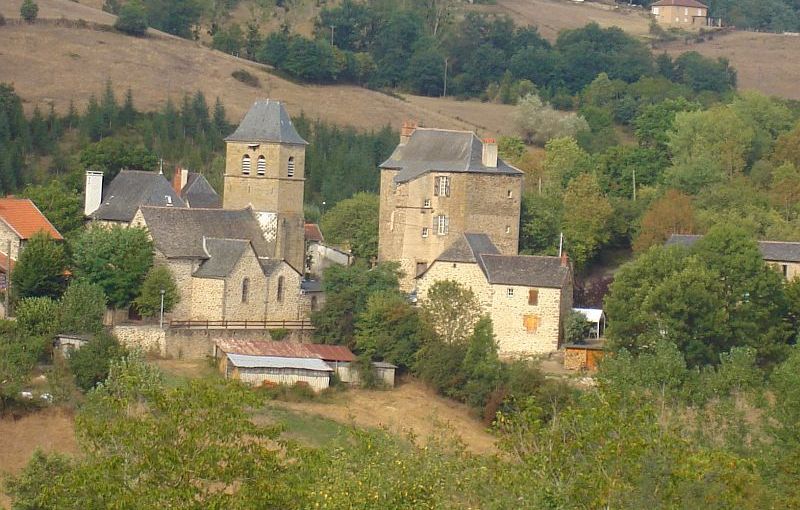 Ons huis naast kerk en commanderie