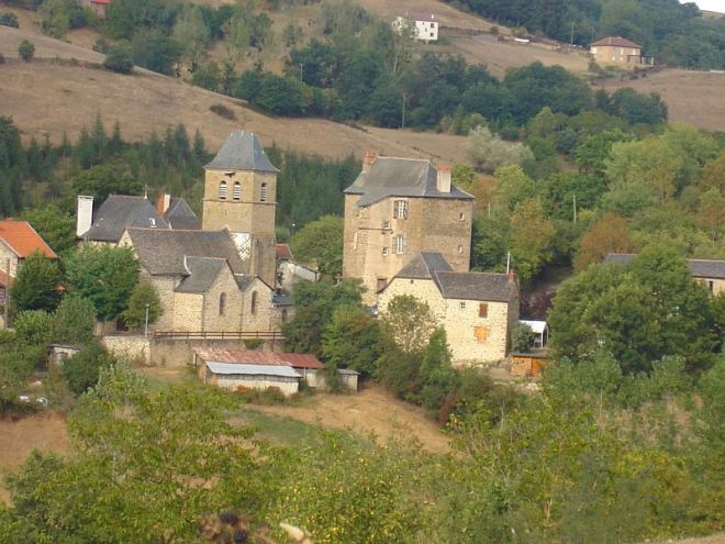 Ons huis naast kerk en commanderie